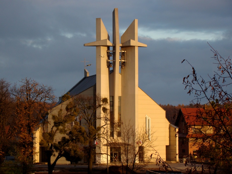 Obrońców Pokoju - Kościół pw. Miłosierdzia Bożego